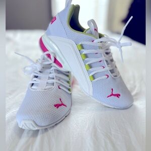 Puma White-glowing Pink - Axelion Running Shoe - size 7
